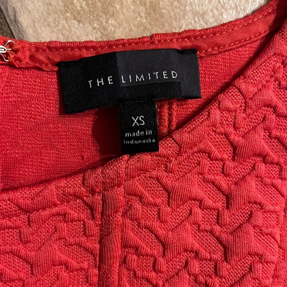 The Limited NWT XS Salmon Colored Sleeveless Fitted Textured Tank Dress - Picture 2 of 10